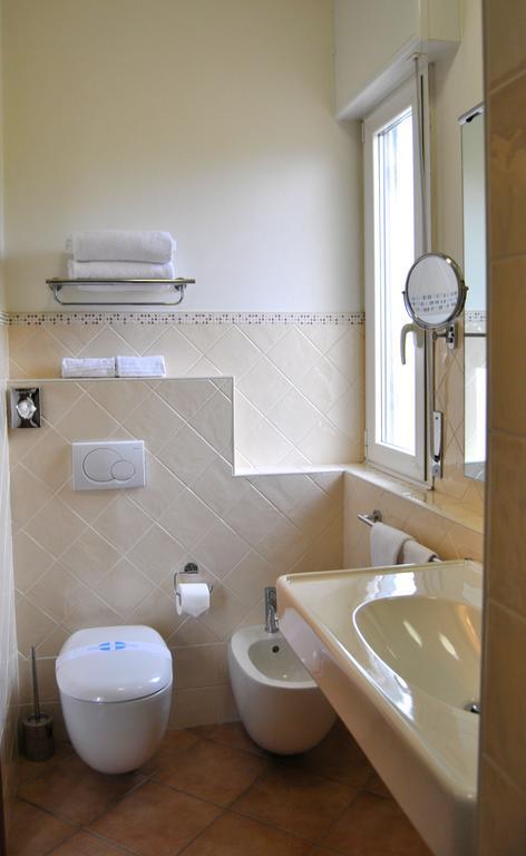 Hotel Aquila Castelfranco Emilia Rum bild
