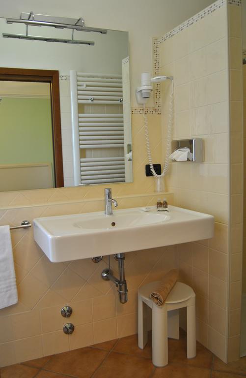Hotel Aquila Castelfranco Emilia Rum bild